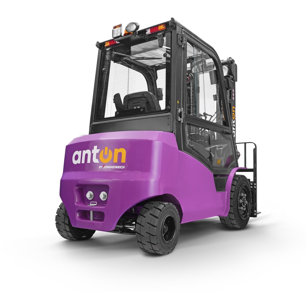 Número de imagen del producto 2: Apilador eléctrico AntOn de Jungheinrich CBH 3.0 con mástil telescópico triple, altura de elevación 4.800 mm, capacidad de carga 3.000 kg, cabina de protección contra el mal tiempo Comfort, incluye cargador externo 80 V, 60 A, CEE, 4 pines