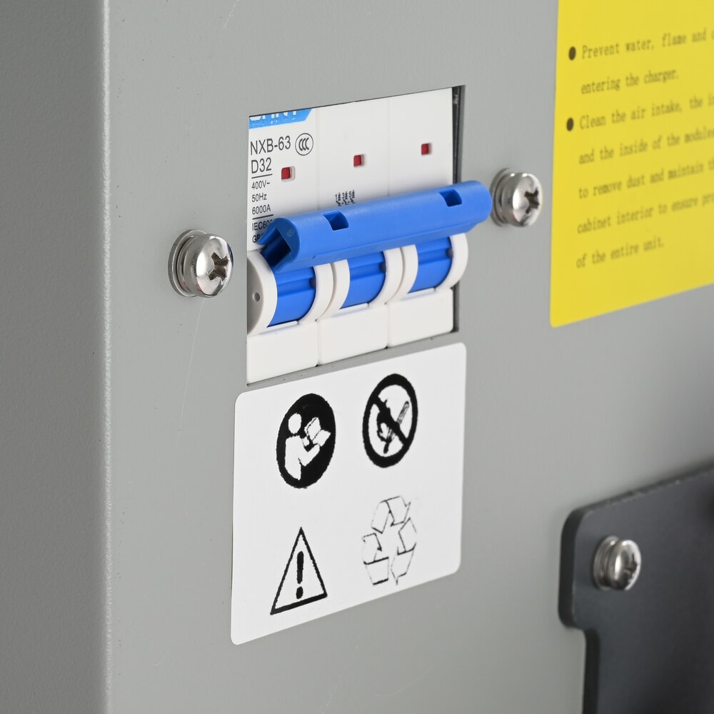 Número de imagen del producto 3: Cargador externo D400, 80 V, 100 A, CEE rojo 32 A, 5 pines - 3P+N+E para apilador eléctrico AntOn by Jungheinrich CBH 2.0
