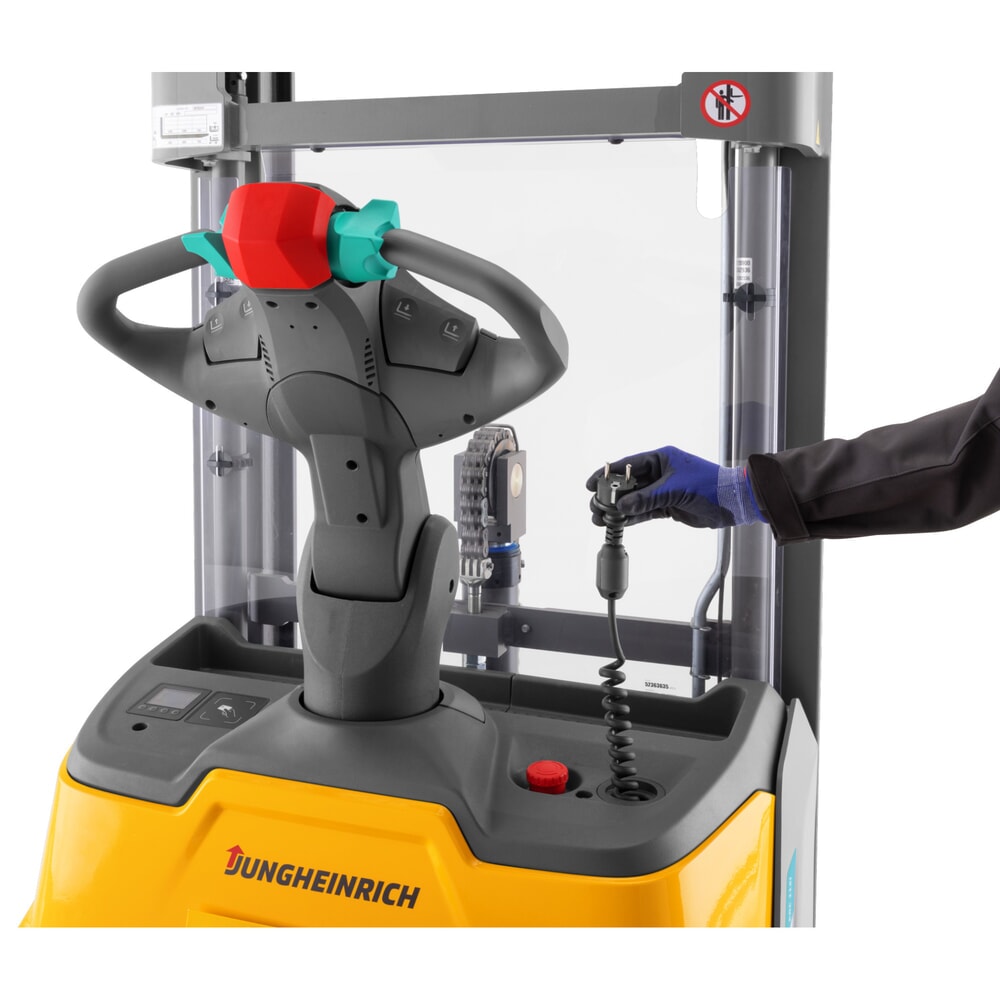 Número de imagen del producto 3: Carretilla elevadora eléctrica Jungheinrich ERC 112zi ZT con plataforma de pie, mástil de elevación telescópico doble, altura de elevación 2.700 mm, capacidad de carga 1.200 kg, sistema hidráulico proporcional