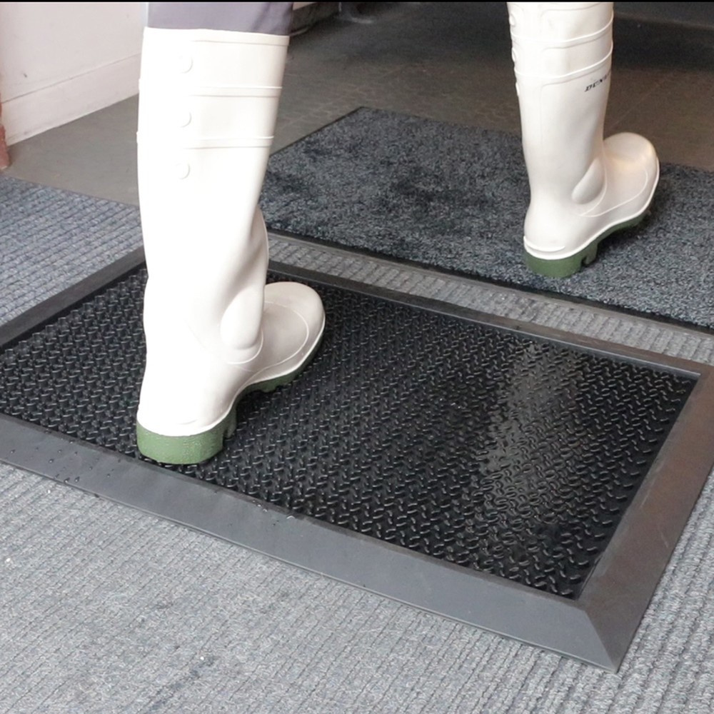 Número de imagen del producto 3: COBA Alfombrilla de desinfección HygiWell, volumen 1,75 l, An x Fo 800 x 550 mm, negra