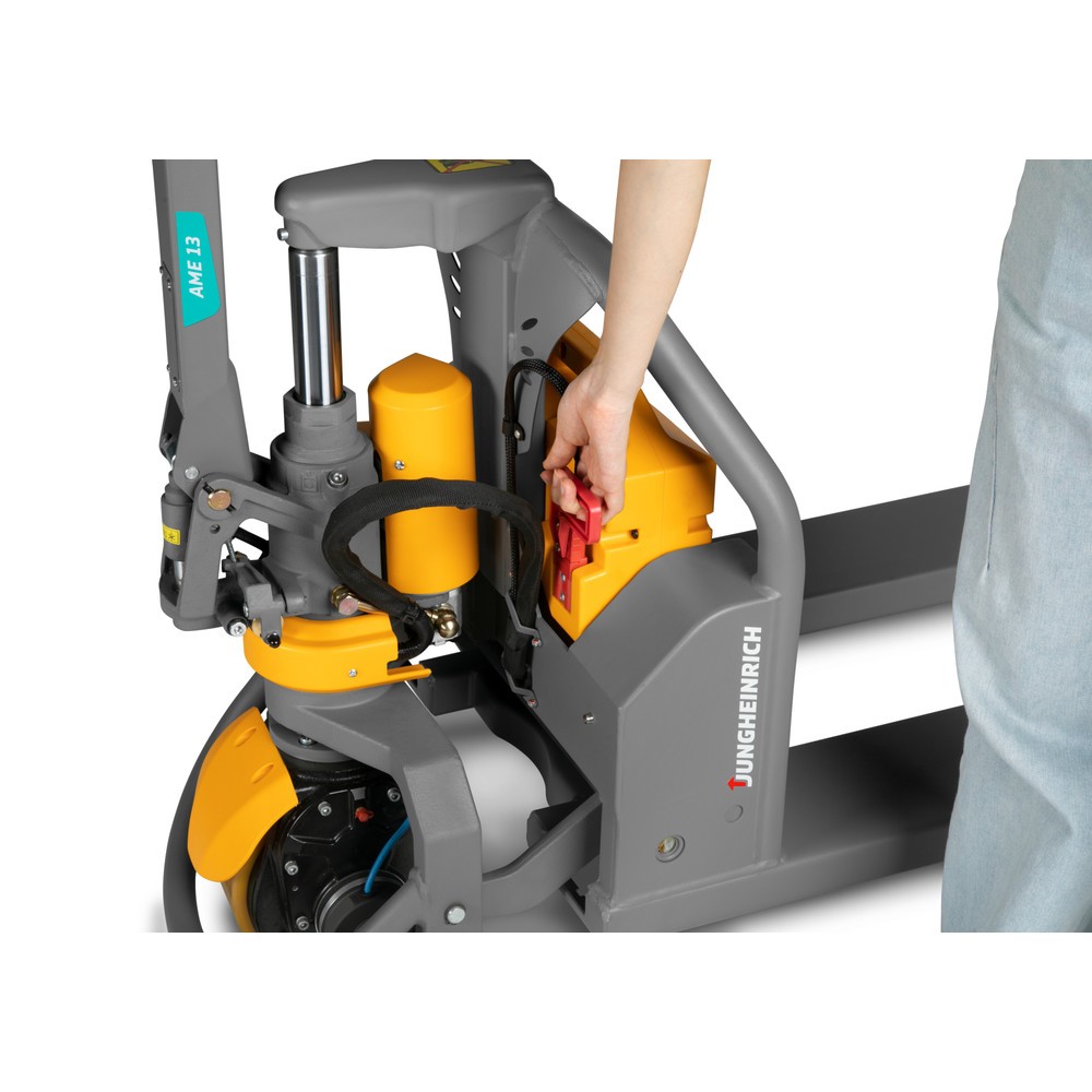 Número de imagen del producto 2: Transpaleta eléctrica Jungheinrich AME 13, capacidad de carga 1.300 kg, longitud de horquilla 1.150 mm
