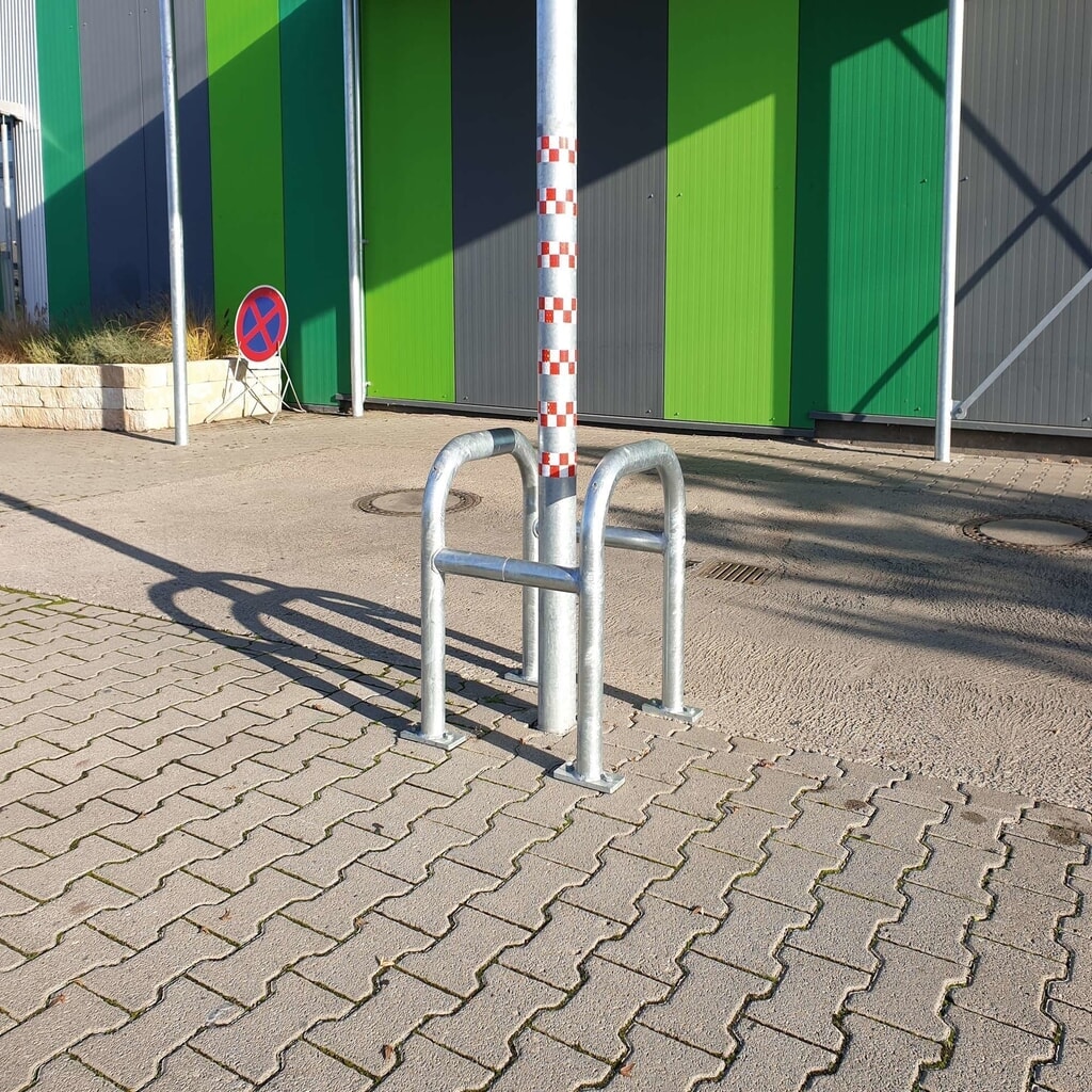 Protección anticolisión para columnas MORAVIA, aplicación exterior, galvanizado en caliente, altura de 600 mm, para dimensiones de columna 600 x 600 mm (ancho x fondo) Número de imagen del producto 9: Protección anticolisión para columnas MORAVIA, aplicación exterior, galvanizado en caliente, altura de 600 mm, para dimensiones de columna 600 x 600 mm (ancho x fondo)
