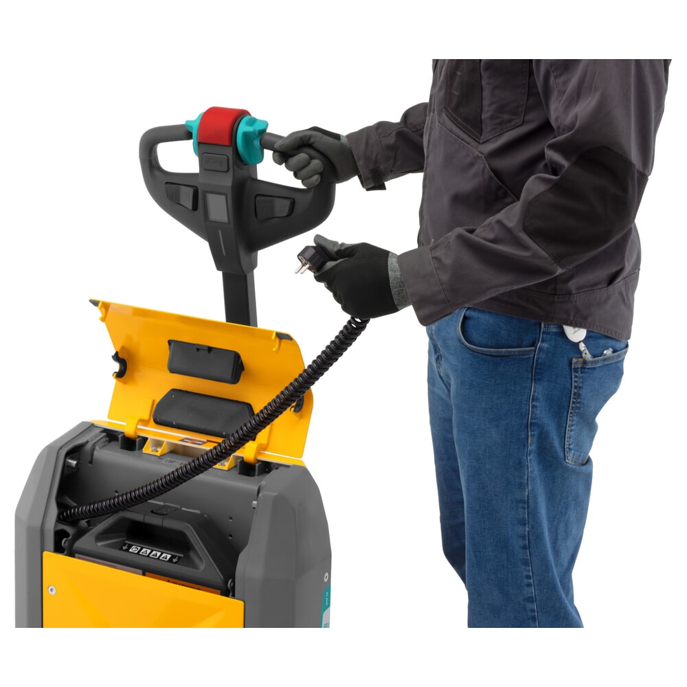 Número de imagen del producto 5: Transpaleta eléctrica Jungheinrich AME 18, capacidad de carga 1.800 kg, longitud de horquilla 1.150 mm, ancho de horquilla especial 670 mm, rodillos en tándem