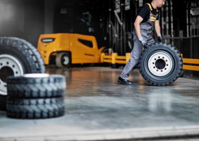 Calcular y optimizar la resistencia a la rodadura de un neumático